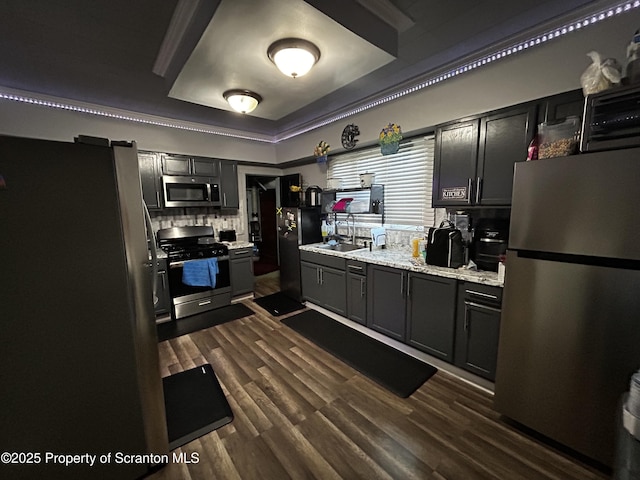 1423 Penn Ave, Scranton, PA 18509 - kitchen with stainless steel appliances, a sink, dark wood-style flooring, tasteful backsplash, and a tray ceiling