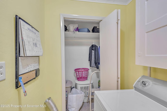 laundry room with washer / clothes dryer and crown molding