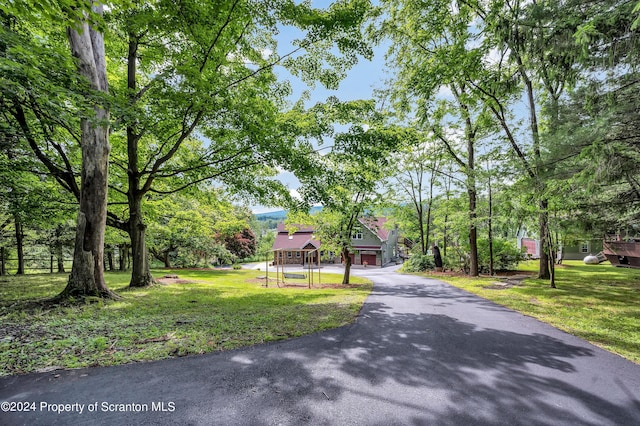 view of front of property with a front yard