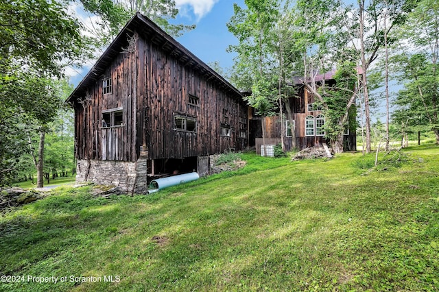 exterior space featuring a yard