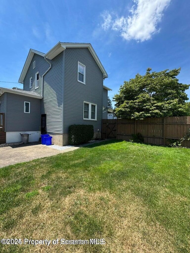 506 N Sumner Ave, Scranton, PA 18504 - back of property featuring a patio area