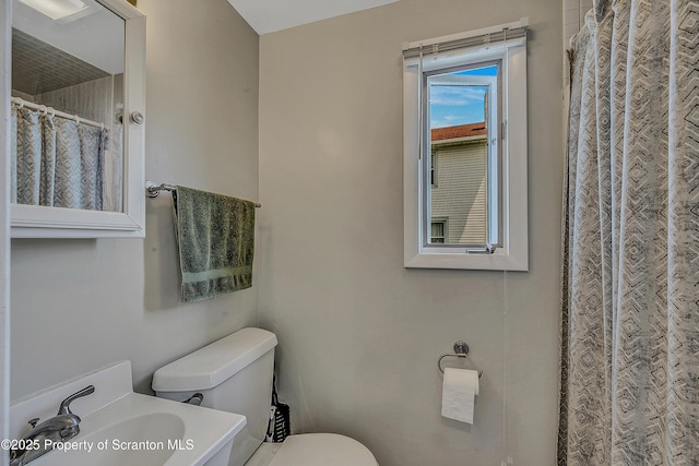 506 N Sumner Ave, Scranton, PA 18504 - full bathroom with toilet and a shower with shower curtain