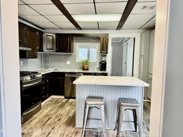 918 Hemlock St, Scranton, PA 18505 - kitchen featuring appliances with stainless steel finishes, a sink, light wood-style floors, and backsplash
