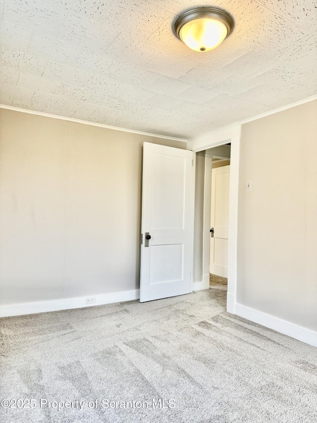 918 Hemlock St, Scranton, PA 18505 - empty room featuring carpet floors, baseboards, and ornamental molding