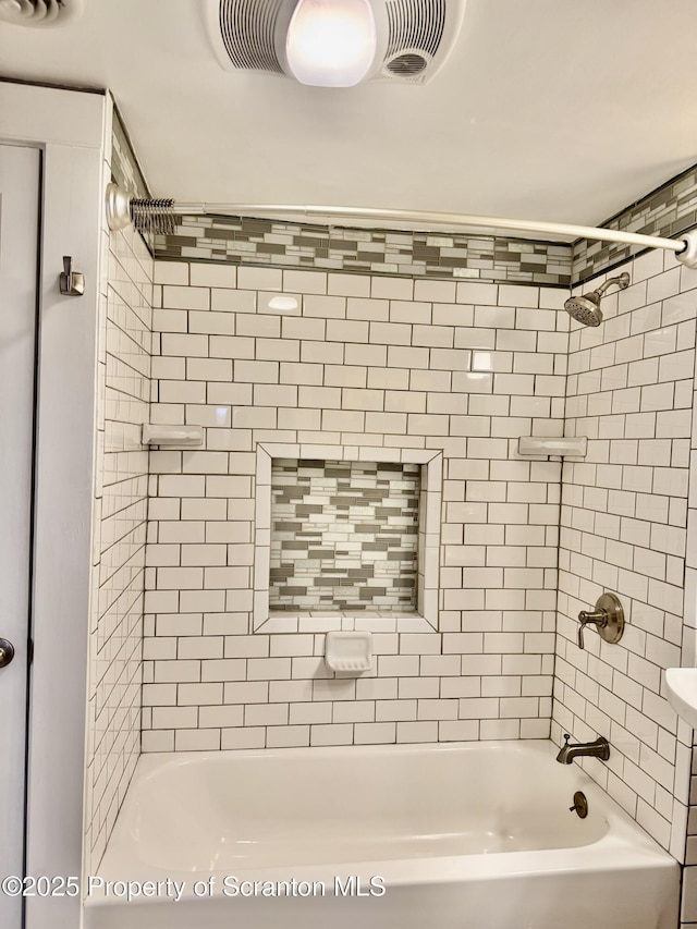 918 Hemlock St, Scranton, PA 18505 - full bath featuring  shower combination