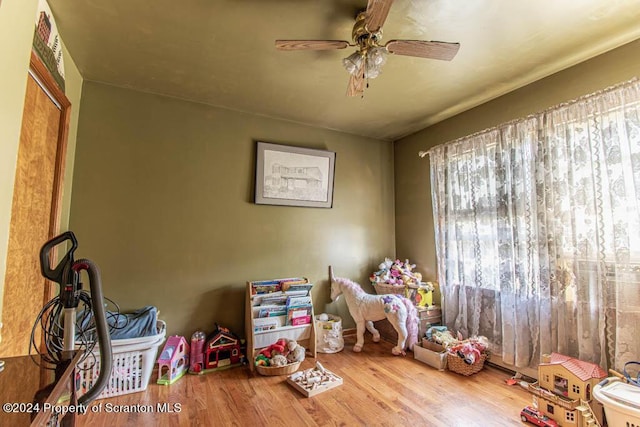 playroom with hardwood / wood-style floors and ceiling fan