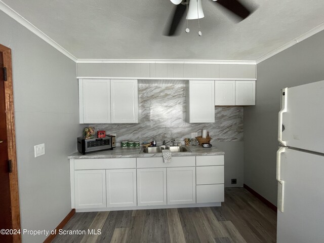 kitchen with ceiling fan, dark wood-type flooring, sink, white refrigerator, and white cabinets