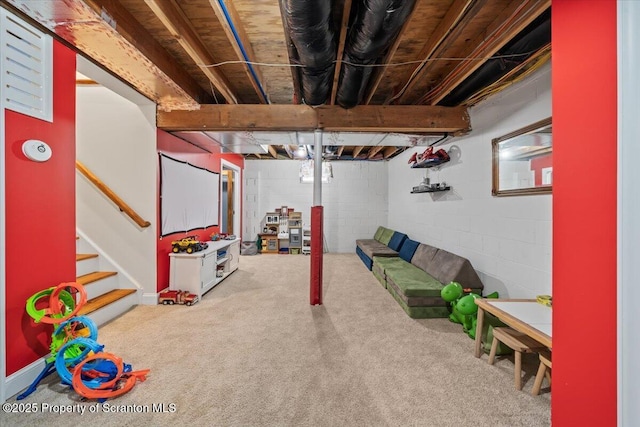 recreation room featuring carpet