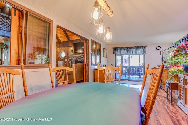 125 Frances Ln, Greentown, PA 18426 - dining room with vaulted ceiling and wood finished floors