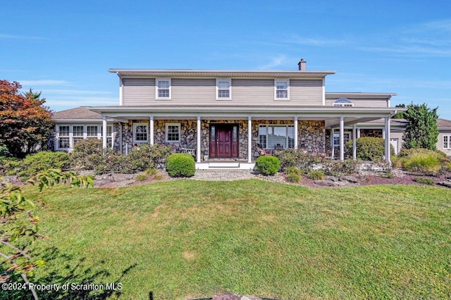 view of front of property featuring a front yard