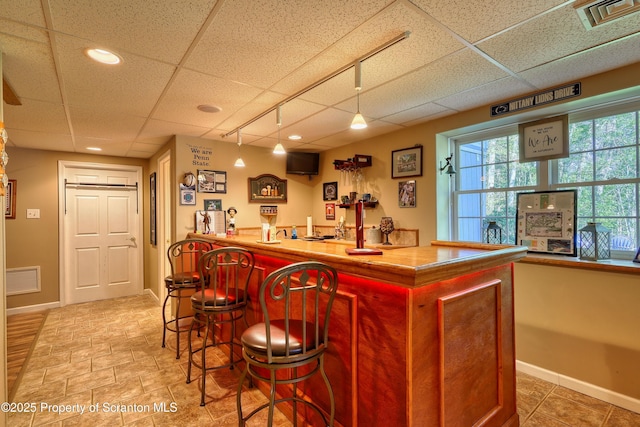 157 Mcesther Dr Unit L 31, Covington Twp, PA 18424 - indoor wet bar featuring a drop ceiling