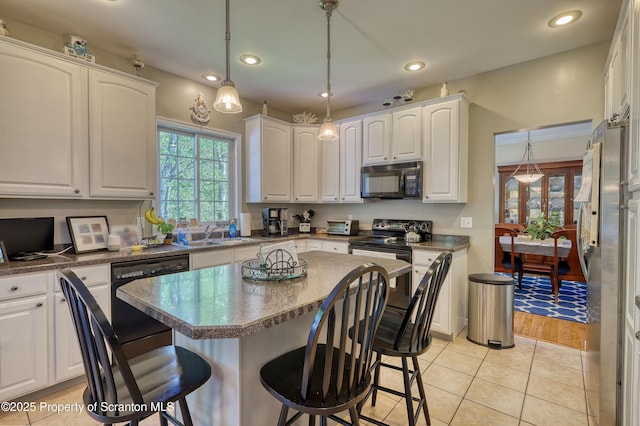 157 Mcesther Dr Unit L 31, Covington Twp, PA 18424 - kitchen with black appliances, a breakfast bar area, white cabinetry, and recessed lighting