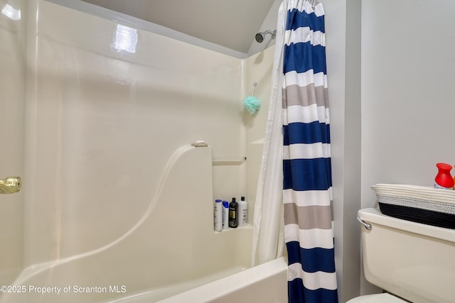 157 Mcesther Dr Unit L 31, Covington Twp, PA 18424 - full bathroom featuring shower / tub combo with curtain and vaulted ceiling