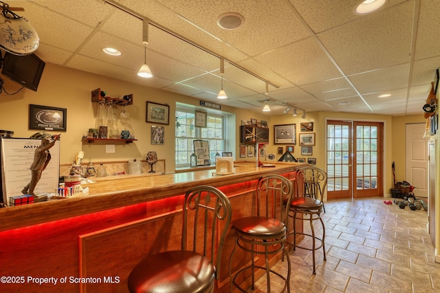 157 Mcesther Dr Unit L 31, Covington Twp, PA 18424 - indoor wet bar featuring a drop ceiling and hanging light fixtures