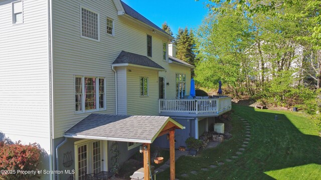 157 Mcesther Dr Unit L 31, Covington Twp, PA 18424 - rear view of property featuring a lawn, a deck, and a shingled roof