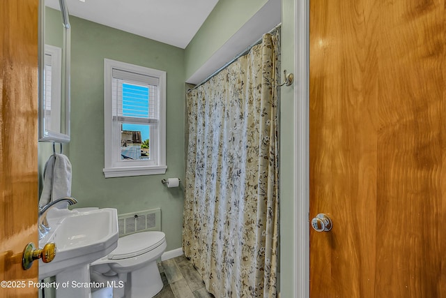201 Franklin St, Dunmore, PA 18512 - full bathroom featuring toilet and curtained shower