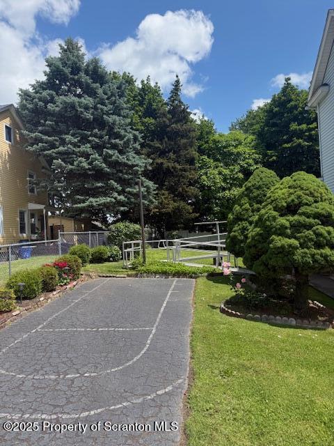 554 Back St, Scranton, PA 18504 - view of sport court