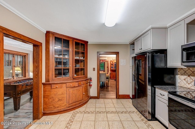 kitchen featuring decorative backsplash, crown molding, electric stove, light tile patterned floors, and gray cabinets