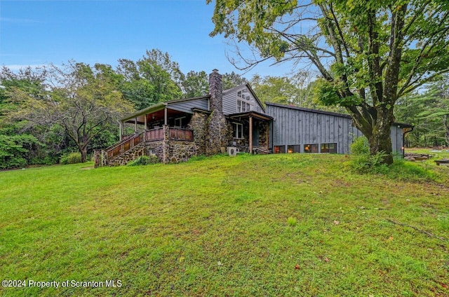 view of front of property with a front lawn