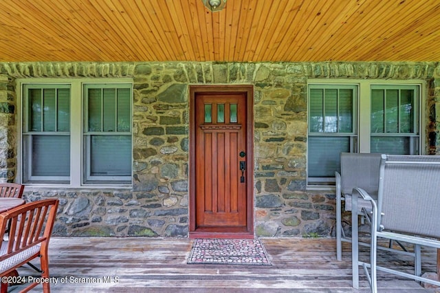 property entrance featuring covered porch