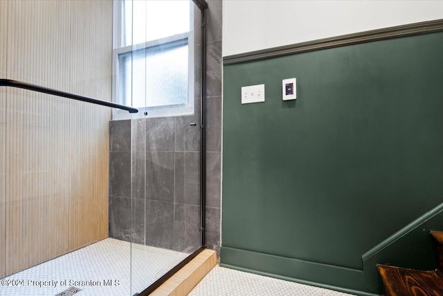 bathroom featuring tiled shower