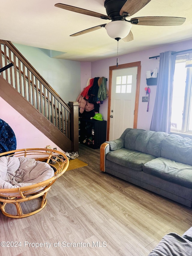 living room featuring light hardwood / wood-style floors and ceiling fan