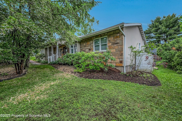 512 Thomas Dr, Dunmore, PA 18512 - view of front of home with stone siding and a front lawn