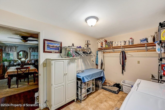 washroom with ceiling fan, light tile patterned flooring, and washer and dryer