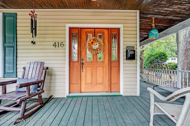 entrance to property featuring covered porch