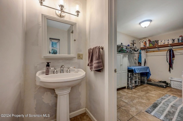 bathroom with sink