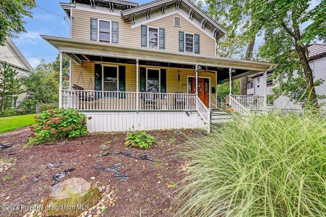 italianate-style house featuring a porch