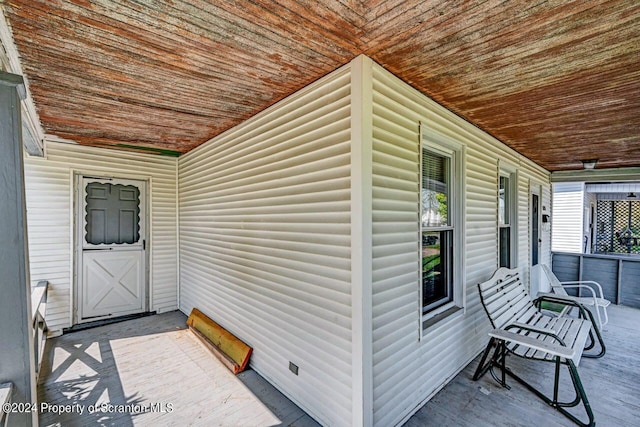 doorway to property with covered porch