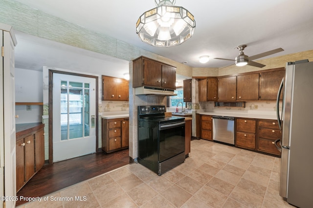 315 Delin Dr, South Abington Twp, PA 18411 - kitchen featuring stainless steel appliances, under cabinet range hood, light countertops, and ceiling fan