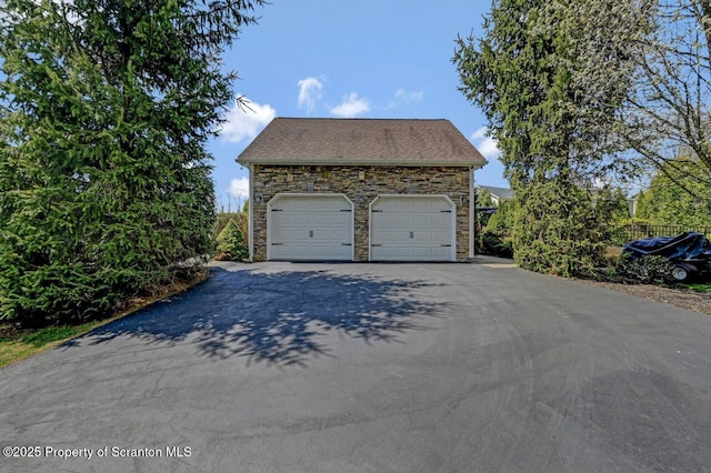 1015 Circle Green Dr Unit L 25, South Abington Twp, PA 18411 - detached garage featuring asphalt driveway