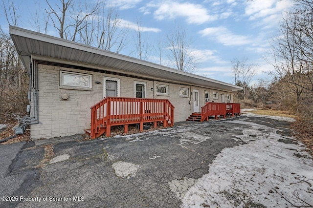 view of front of home featuring a deck