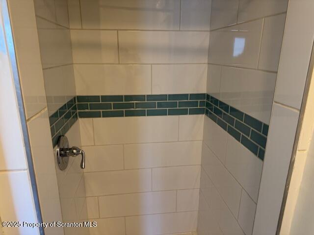 742 Donnelly St, Duryea, PA 18642 - photo 15