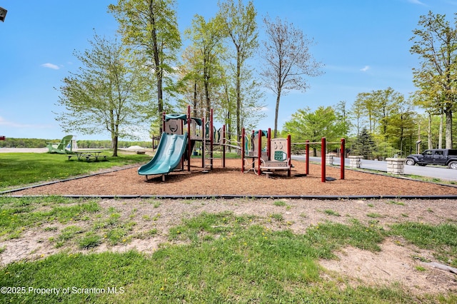 575 Warbler Dr, Covington Twp, PA 18424