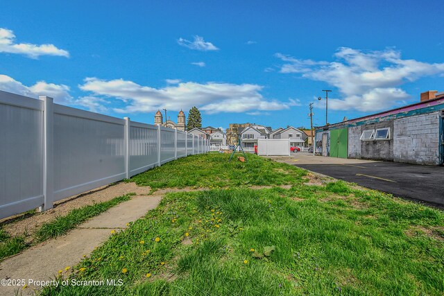 view of yard with fence and a residential view