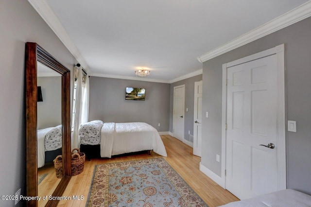 214 Oak St, Dunmore, PA 18512 - bedroom with light wood finished floors, crown molding, and baseboards