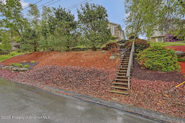 214 Oak St, Dunmore, PA 18512 - view of yard with stairs