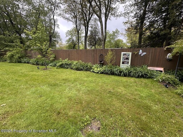 2119 Vacation Ln, Pocono Summit, PA 18346 - view of yard