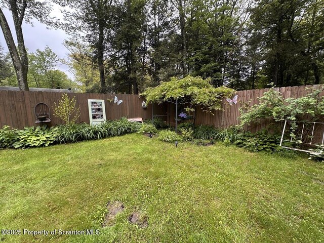 2119 Vacation Ln, Pocono Summit, PA 18346 - view of yard