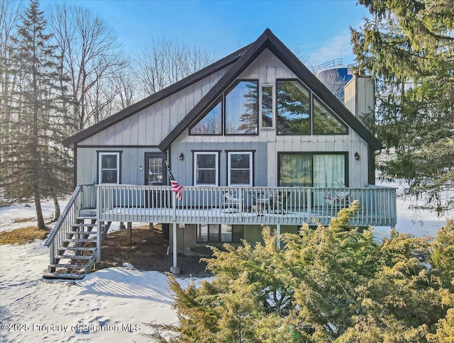 view of front of property featuring a deck