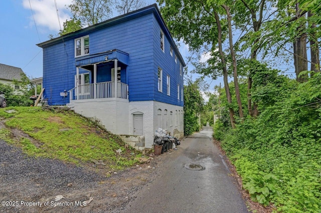 612 Farber Ct, Scranton, PA 18510 - view of front of property featuring driveway
