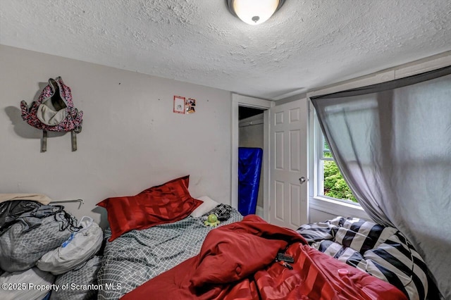 612 Farber Ct, Scranton, PA 18510 - bedroom with a textured ceiling