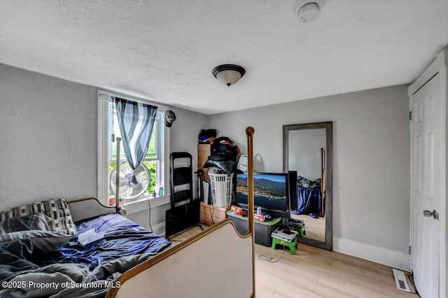 612 Farber Ct, Scranton, PA 18510 - bedroom featuring light wood-type flooring and a textured ceiling