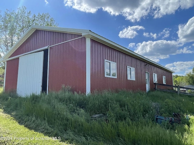 view of side of property featuring an outdoor structure