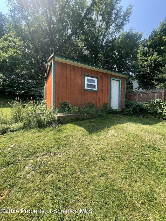 view of outdoor structure with a yard