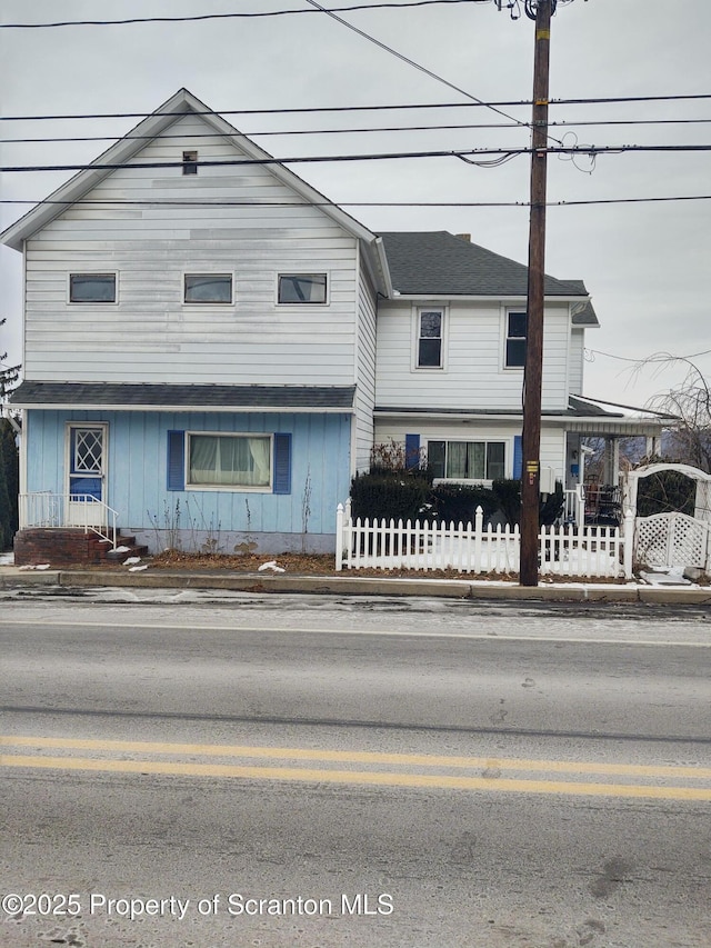 view of front of property