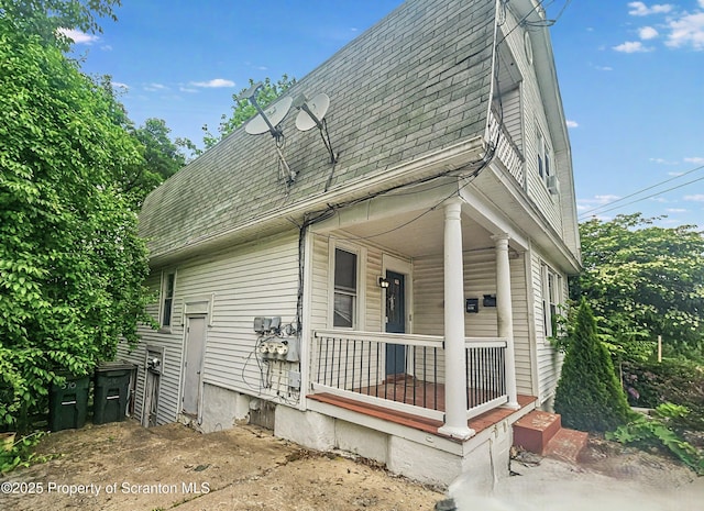 510 Moltke Ave, Scranton, PA 18505 - view of front facade featuring covered porch, roof with shingles, and a gambrel roof